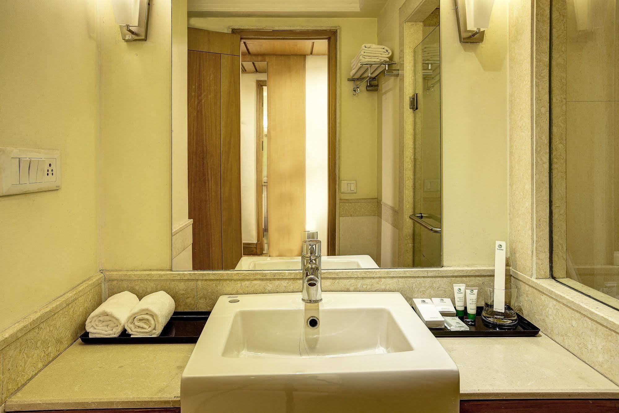 Western Court Chandigarh Exterior photo